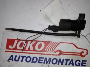 Gebruikte Ruitensproeierpomp voor Opel Movano 2.5 DTI Prijs op aanvraag aangeboden door Autodemontage Joko B.V.