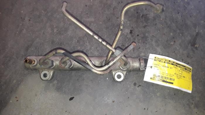 Gebruikte Dieselleiding Set Opel Movano 2.5 DTI Prijs op aanvraag aangeboden door Autodemontage Joko B.V.