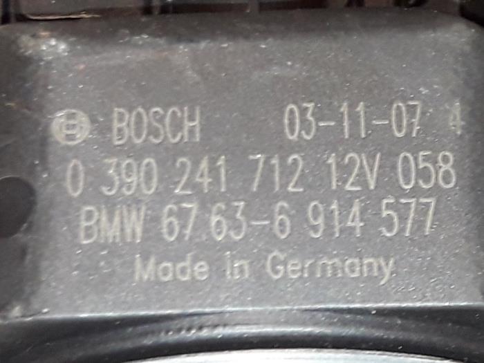 Ruitenwissermotor voor van een BMW 3 serie (E46/4) 318d 16V 2004