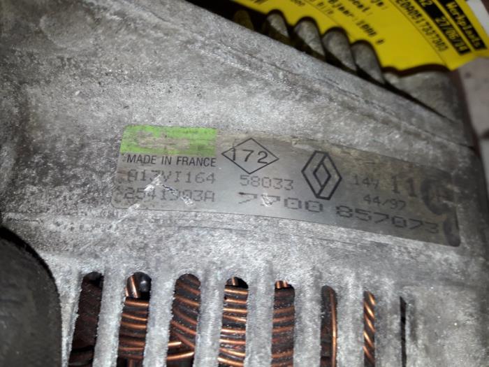 Gebruikte Dynamo Renault Espace (JE) 2.0i RTE,RXE Prijs op aanvraag aangeboden door Autodemontage Joko B.V.