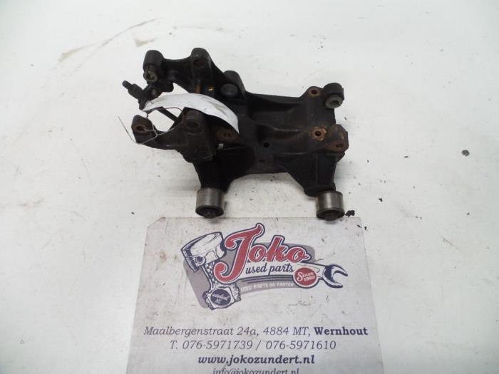 Gebruikte Dynamosteun boven Peugeot 206 (2A/C/H/J/S) 1.9 D Prijs op aanvraag aangeboden door Autodemontage Joko B.V.