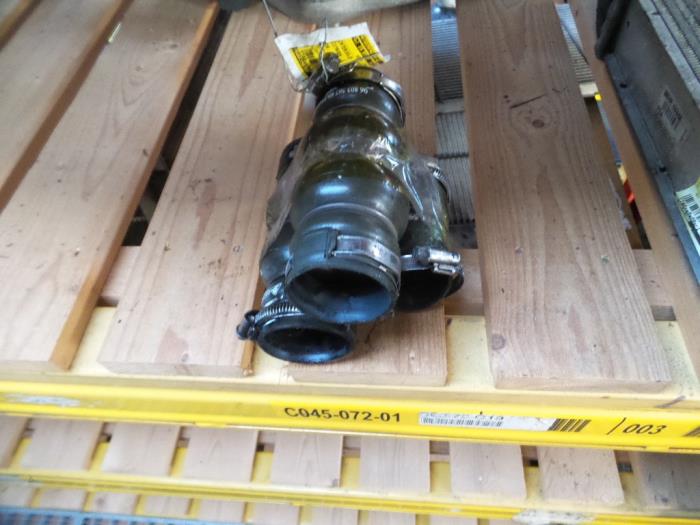 Gebruikte Intercooler Slang Citroen C4 Berline (LC) 1.6 HDi 16V Prijs op aanvraag aangeboden door Autodemontage Joko B.V.