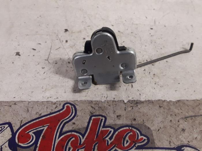 Slotmechaniek Achterklep van een Opel Astra G (F07) 1.8 16V 2000