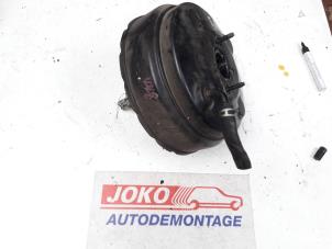 Gebruikte Rembooster Hyundai Trajet 2.0 CRDi 16V Prijs op aanvraag aangeboden door Autodemontage Joko B.V.