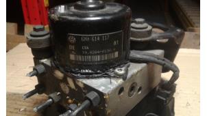 Gebruikte ABS Pomp Volkswagen Polo III (6N2) 1.4 Prijs op aanvraag aangeboden door Autodemontage Joko B.V.