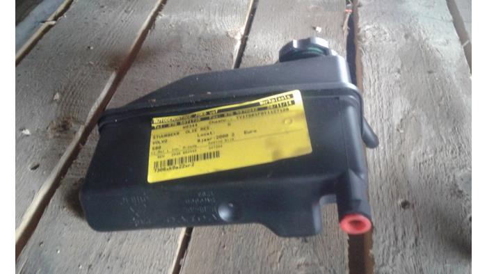 Gebruikte Servo Oliereservoir Volvo S80 (TR/TS) 2.4 SE 20V 170 Prijs op aanvraag aangeboden door Autodemontage Joko B.V.