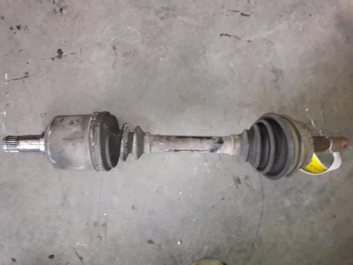 Gebruikte Aandrijfas links-voor Volvo 850 2.5i GLT 20V Prijs op aanvraag aangeboden door Autodemontage Joko B.V.