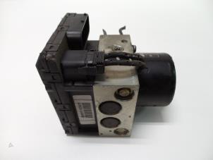 Gebruikte ABS Pomp Volkswagen Golf IV (1J1) 1.6 Prijs op aanvraag aangeboden door Autodemontage Joko B.V.