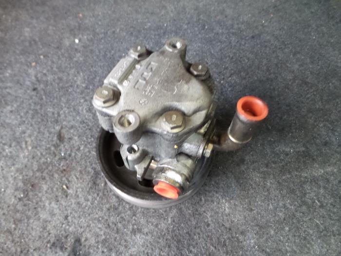 Gebruikte Pomp Servo Seat Leon (1M1) 1.8 20V Prijs op aanvraag aangeboden door Autodemontage Joko B.V.