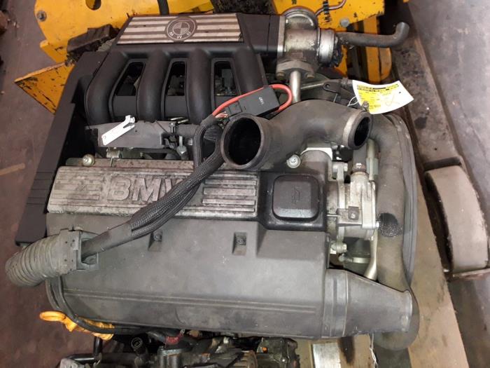 Motor van een BMW 3 serie Compact (E36/5) 318 tds 1998