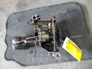 Gebruikte Oliepomp Peugeot 307 SW (3H) 2.0 HDi 110 FAP Prijs op aanvraag aangeboden door Autodemontage Joko B.V.