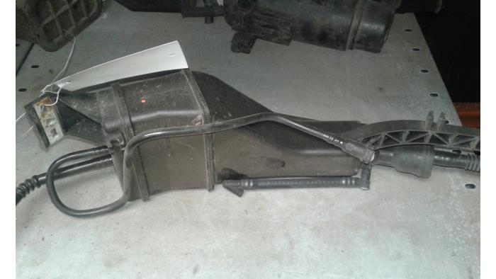 Koolstoffilter van een Audi A4 (B5) 1.6 1998