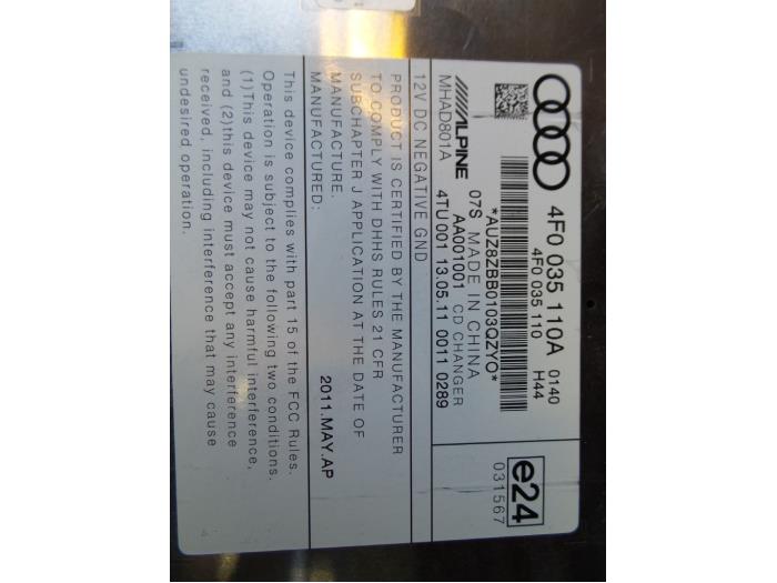 Radio CD Speler van een Audi Q7 (4LB) 3.0 TDI V6 24V 2011