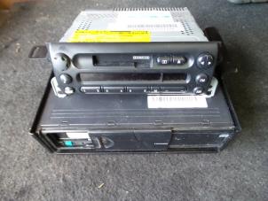 Gebruikte Radio CD Speler BMW Mini One/Cooper (R50) 1.6 16V Cooper Prijs op aanvraag aangeboden door Autodemontage Joko B.V.