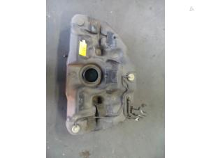 Gebruikte Tank Nissan Primera (P12) 2.0 16V CVT Prijs op aanvraag aangeboden door Autodemontage Joko B.V.