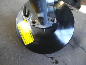 Gebruikte Rembekrachtiger Nissan Primera (P12) 2.0 16V CVT Prijs op aanvraag aangeboden door Autodemontage Joko B.V.