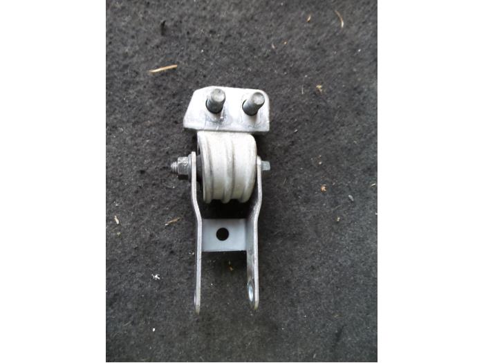 Gebruikte Versnellingsbak Steun Volvo S80 (TR/TS) 2.4 D5 20V Prijs op aanvraag aangeboden door Autodemontage Joko B.V.