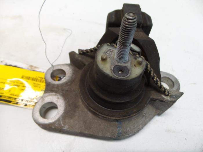 Gebruikte Motorsteun Nissan Kubistar (F10/F11) 1.5 dCi 65 Prijs op aanvraag aangeboden door Autodemontage Joko B.V.