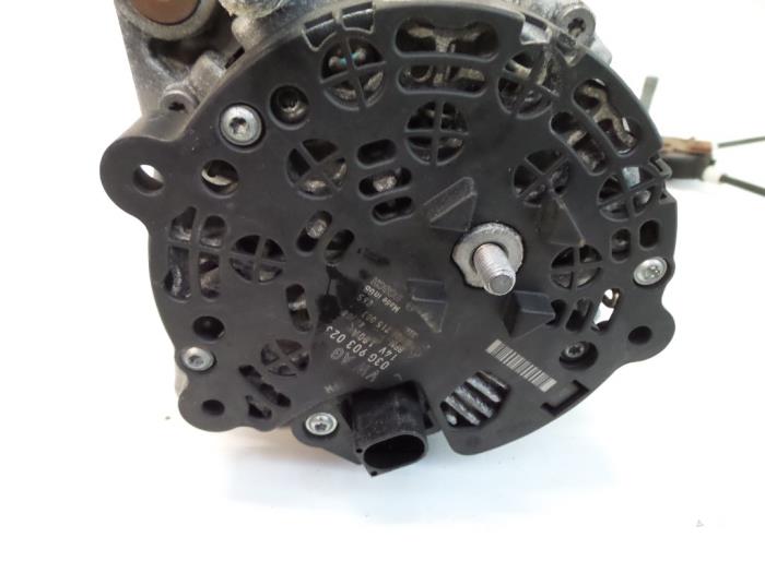 Gebruikte Dynamo Volkswagen Passat (3C2) 2.0 TDI 16V 140 Prijs op aanvraag aangeboden door Autodemontage Joko B.V.