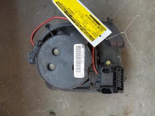 Gebruikte Kachel Ventilatiemotor Renault Clio II Societe (SB) 1.5 dCi 65 Prijs op aanvraag aangeboden door Autodemontage Joko B.V.
