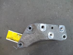 Gebruikte Motorsteun Volkswagen Passat (3C2) 2.0 TDI 16V 140 Prijs op aanvraag aangeboden door Autodemontage Joko B.V.