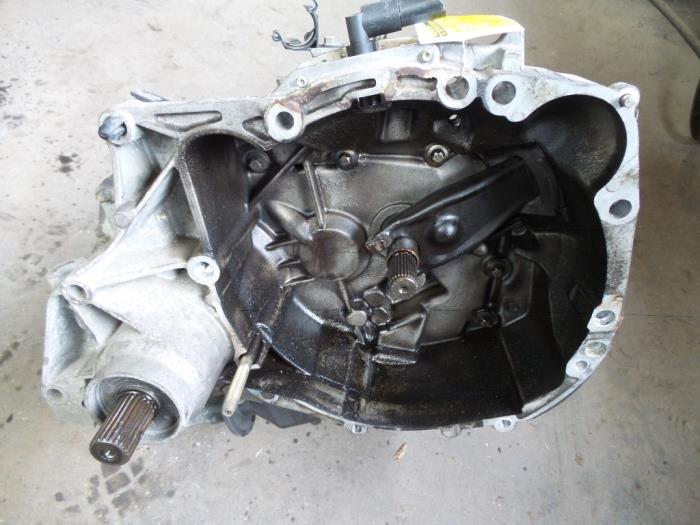 Gebruikte Versnellingsbak Renault Clio II (BB/CB) 1.2 16V Prijs op aanvraag aangeboden door Autodemontage Joko B.V.