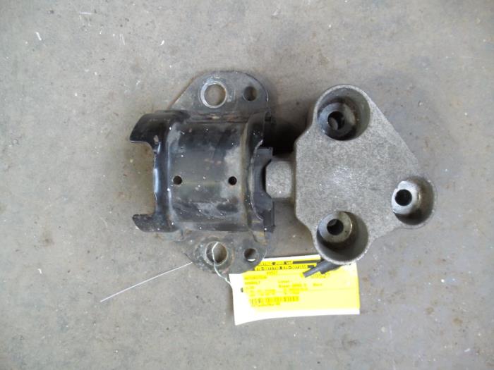 Gebruikte Motorsteun Renault Clio II (BB/CB) 1.2 16V Prijs op aanvraag aangeboden door Autodemontage Joko B.V.