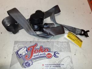 Gebruikte Veiligheidsgordel rechts-achter Renault Clio II (BB/CB) 1.2 Prijs op aanvraag aangeboden door Autodemontage Joko B.V.