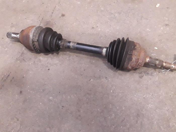 Gebruikte Steekas links-voor Opel Astra G (F08/48) 1.7 DTI 16V Eco4 Prijs op aanvraag aangeboden door Autodemontage Joko B.V.