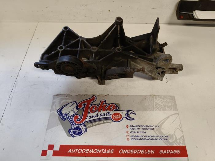 Gebruikte Dynamosteun boven Renault Clio II (BB/CB) 1.4 Prijs op aanvraag aangeboden door Autodemontage Joko B.V.