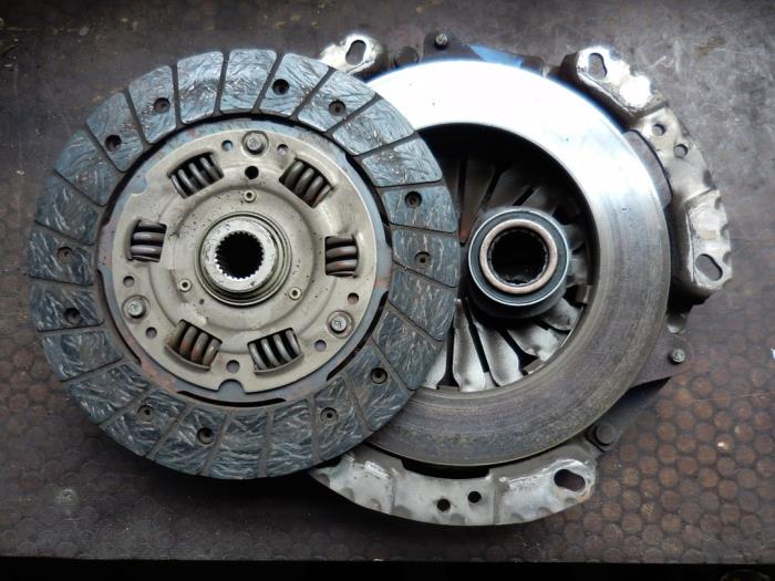 Gebruikte Koppelingsset (compleet) Renault Laguna I Grandtour (K56) 1.6 16V Prijs op aanvraag aangeboden door Autodemontage Joko B.V.