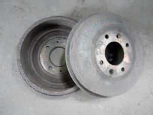 Gebruikte Remtrommel achter Citroen Xsara Picasso (CH) 2.0 HDi 90 Prijs op aanvraag aangeboden door Autodemontage Joko B.V.