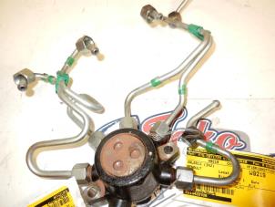 Gebruikte Injector brug Renault Clio III (BR/CR) 1.5 dCi 70 Prijs op aanvraag aangeboden door Autodemontage Joko B.V.