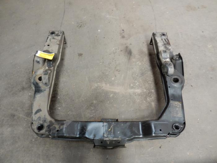 Gebruikte Subframe Smart Fortwo Coupé (451.3) 1.0 45 KW Prijs op aanvraag aangeboden door Autodemontage Joko B.V.