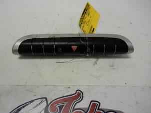 Gebruikte Alarmlicht Schakelaar Smart Fortwo Coupé (451.3) 1.0 45 KW Prijs op aanvraag aangeboden door Autodemontage Joko B.V.