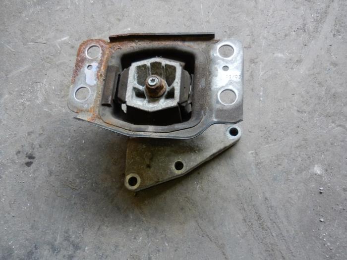 Gebruikte Versnellingsbak Steun Ford Mondeo IV 1.8 TDCi 125 16V Prijs op aanvraag aangeboden door Autodemontage Joko B.V.