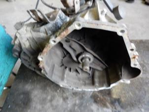 Gebruikte Versnellingsbak Mercedes Vito (638.1/2) 2.3 108D Prijs op aanvraag aangeboden door Autodemontage Joko B.V.