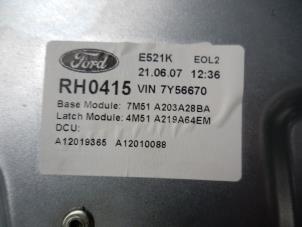 Gebruikte Ruitmechaniek 4Deurs rechts-voor Ford Focus 2 Wagon 1.6 TDCi 16V 110 Prijs op aanvraag aangeboden door Autodemontage Joko B.V.