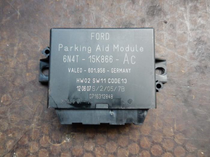 Module PDC van een Ford Focus 2 Wagon 1.6 TDCi 16V 110 2007