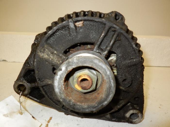 Gebruikte Dynamo Opel Omega B Caravan (21/22/23) 2.5i V6 24V Prijs op aanvraag aangeboden door Autodemontage Joko B.V.