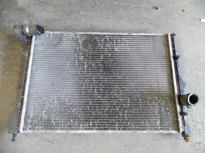 Gebruikte Radiateur Alfa Romeo 147 (937) 1.9 JTD 115 Prijs op aanvraag aangeboden door Autodemontage Joko B.V.