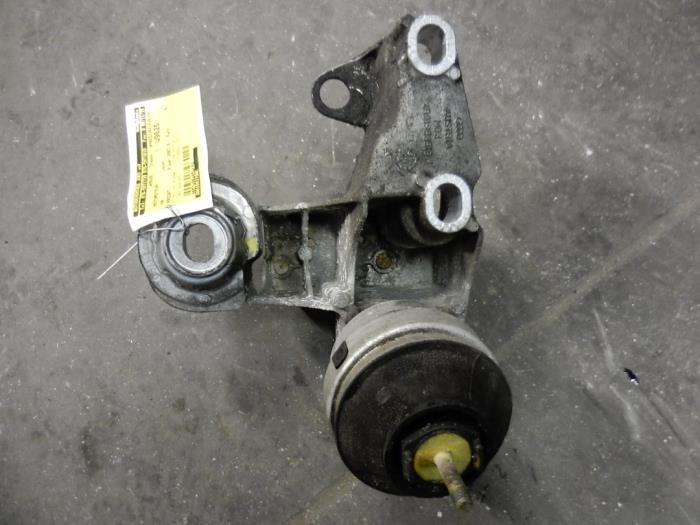 Gebruikte Motorrubber Volkswagen Passat Variant (3B6) 2.3 V5 20V Prijs op aanvraag aangeboden door Autodemontage Joko B.V.