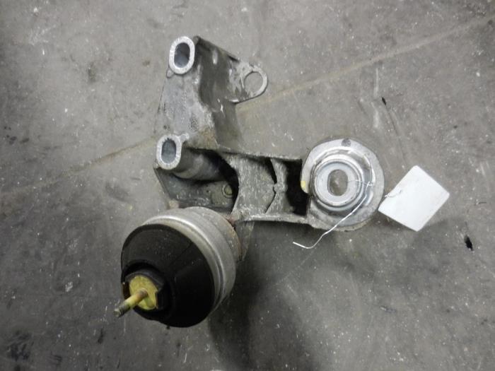 Gebruikte Motorrubber Volkswagen Passat Variant (3B6) 2.3 V5 20V Prijs op aanvraag aangeboden door Autodemontage Joko B.V.