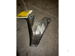 Gebruikte Versnellingsbak Steun Volkswagen Passat Variant (3B6) 2.3 V5 20V Prijs op aanvraag aangeboden door Autodemontage Joko B.V.