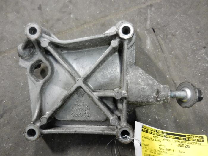 Gebruikte Dynamosteun boven Volkswagen Passat Variant (3B6) 2.3 V5 20V Prijs op aanvraag aangeboden door Autodemontage Joko B.V.