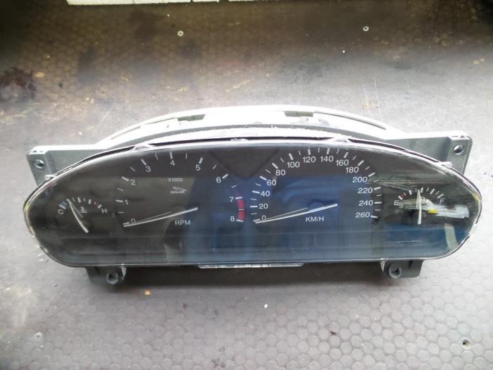 Cockpit van een Jaguar S-type (X200) 3.0 V6 24V 2000
