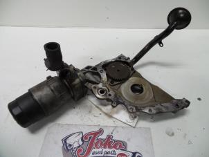 Gebruikte Oliefilterhuis Hyundai Trajet 2.0 CRDi 16V Prijs op aanvraag aangeboden door Autodemontage Joko B.V.