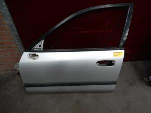 Gebruikte Portier 4Deurs links-voor Mitsubishi Carisma 1.8 GDI 16V Prijs op aanvraag aangeboden door Autodemontage Joko B.V.