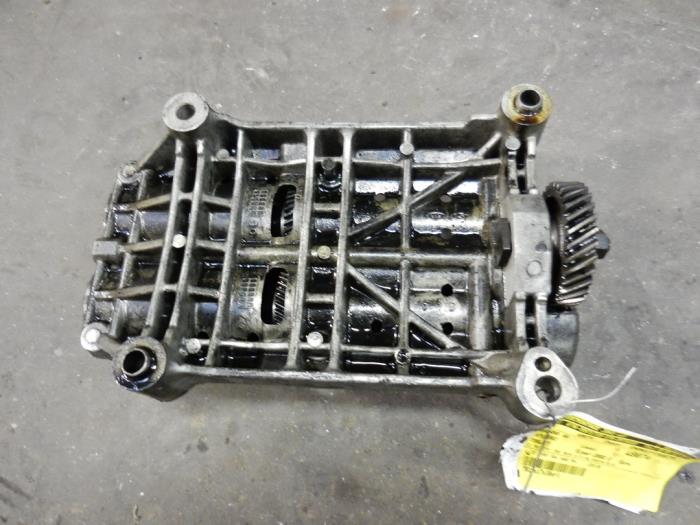 Gebruikte Balansas Hyundai Trajet 2.0 CRDi 16V Prijs op aanvraag aangeboden door Autodemontage Joko B.V.