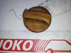 Gebruikte Oliedop Opel Astra G Caravan (F35) 1.6 16V Prijs op aanvraag aangeboden door Autodemontage Joko B.V.